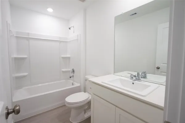 $1,749 | 1551 Sunset Ridge Drive, Conroe, TX 77303