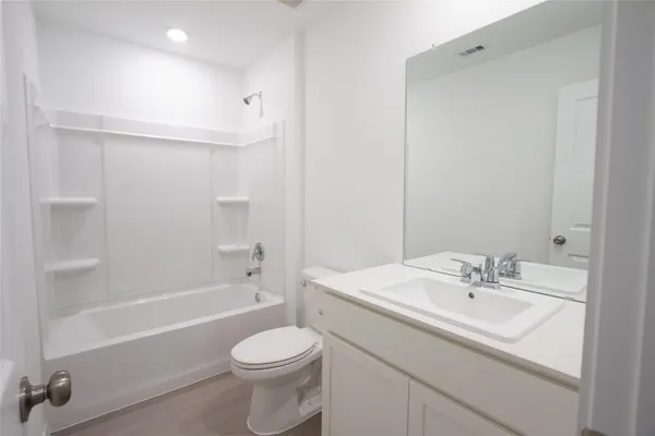 $1,749 | 1551 Sunset Ridge Drive, Conroe, TX 77303