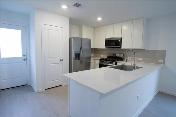 $1,749 | 1551 Sunset Ridge Drive, Conroe, TX 77303