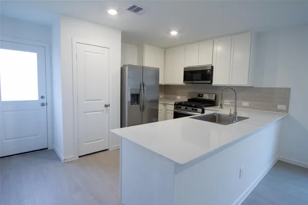 $1,749 | 1551 Sunset Ridge Drive, Conroe, TX 77303