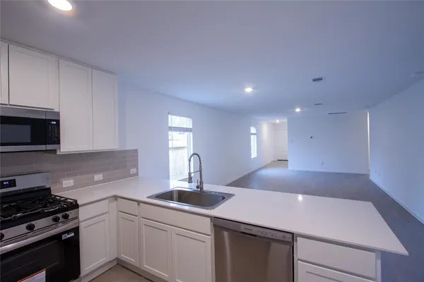 $1,749 | 1551 Sunset Ridge Drive, Conroe, TX 77303