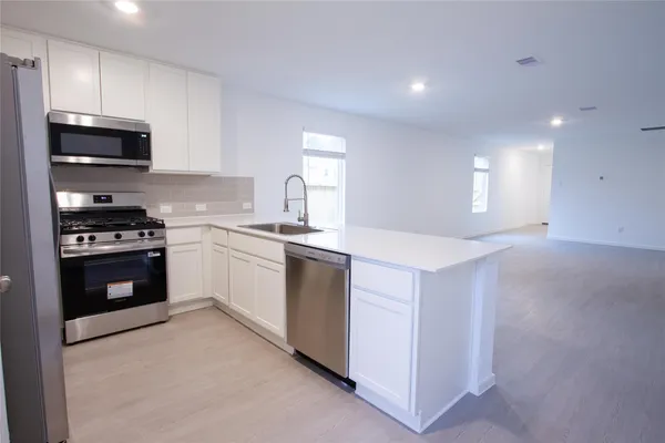 $1,749 | 1551 Sunset Ridge Drive, Conroe, TX 77303