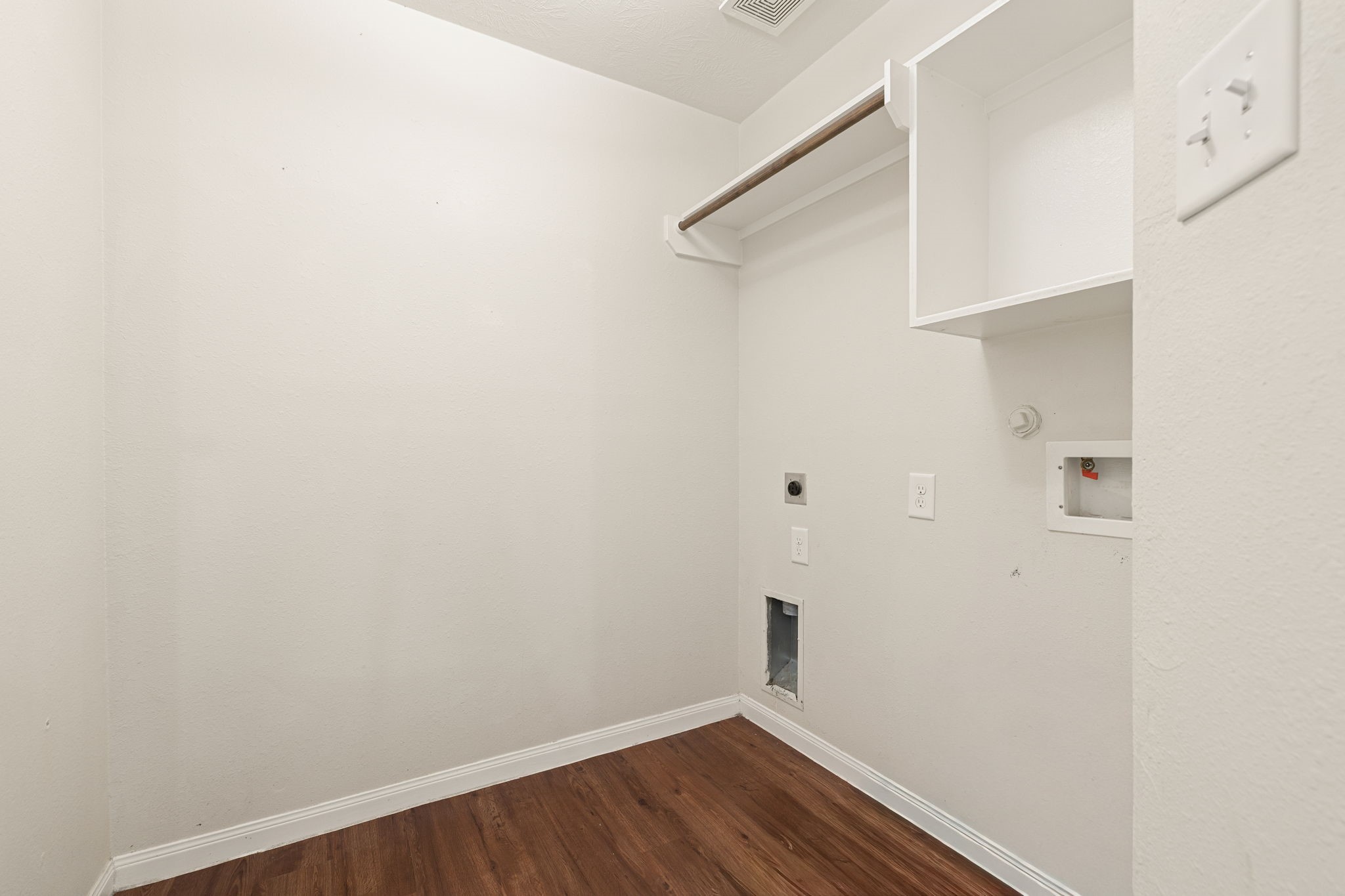 21415 Partha Way Houston, TX 77073 - Photo 30 of 34 Laundry Unit Located inside Home!