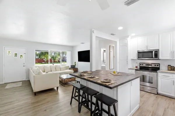 $575,000 | 861 Northeast 9th Avenue, Pompano Beach, FL 33060