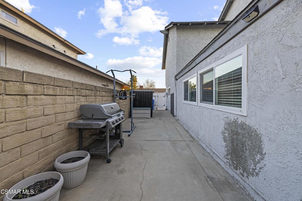 2371 Larch Street Simi Valley, CA 93065 - Photo 40 of 40 a bathroom with a toilet and a shower
