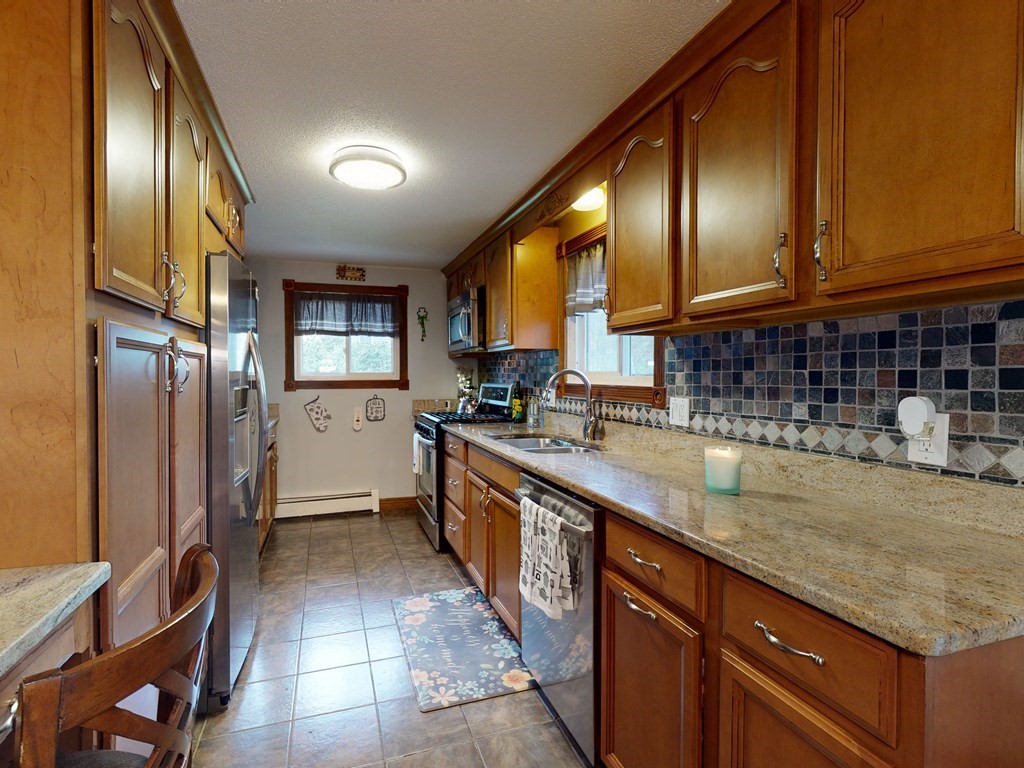 51 1st Road Marlborough, MA 01752 - Photo 5 of 28 Gallery Image 5