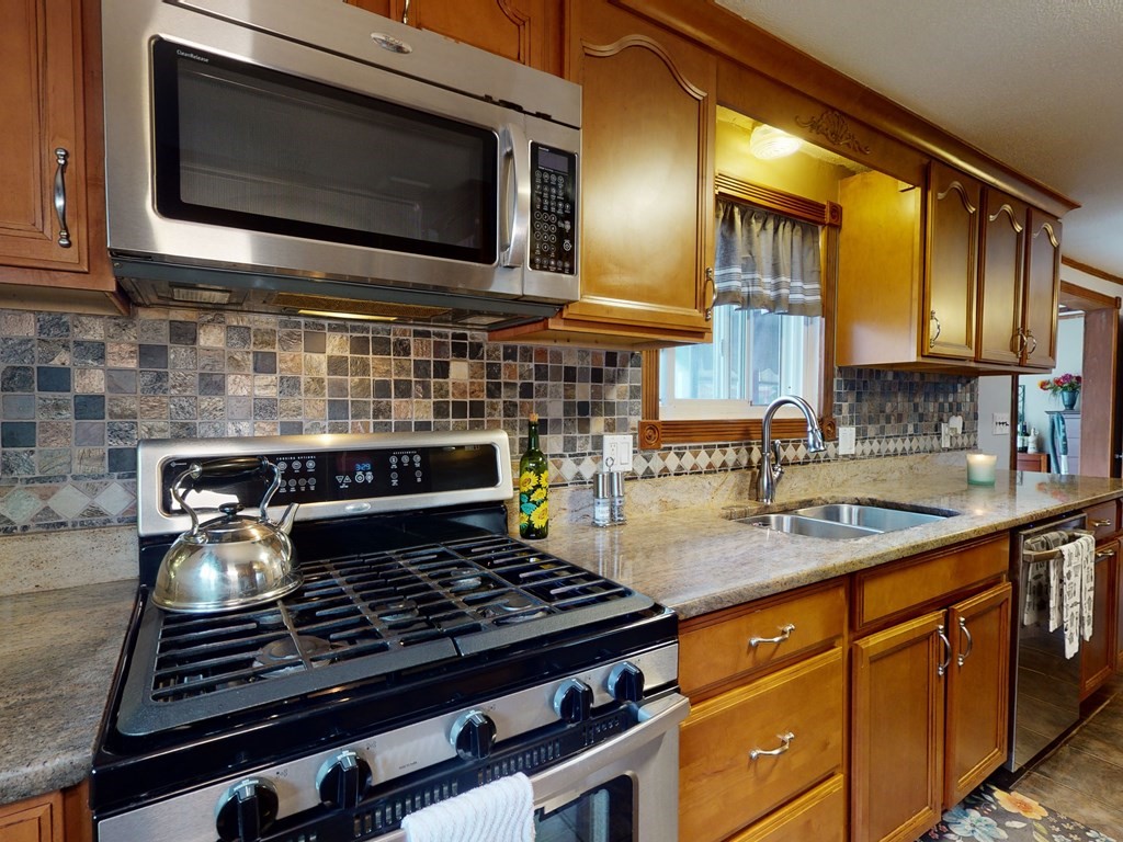 51 1st Road Marlborough, MA 01752 - Photo 6 of 28 Gallery Image 6