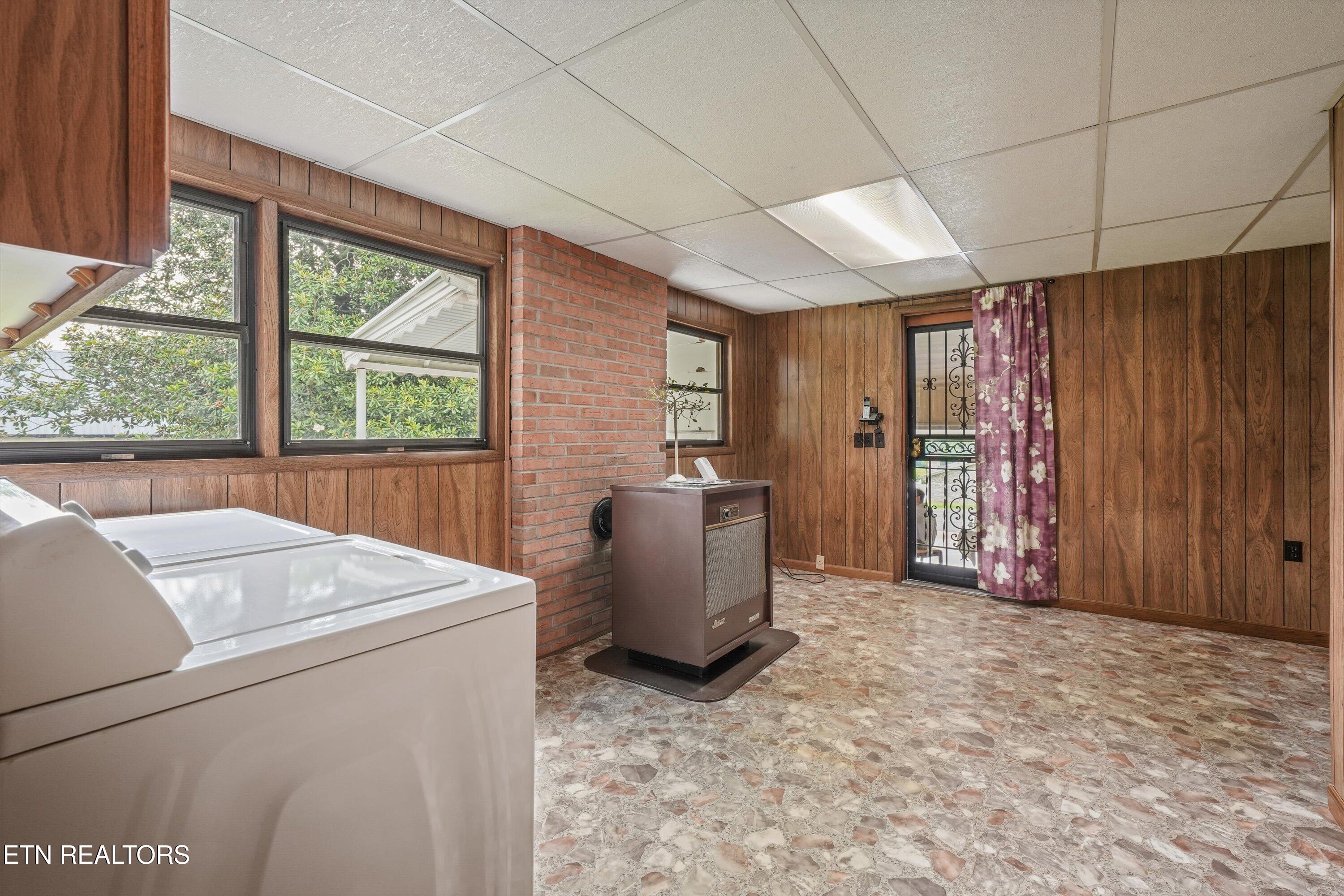 8124 Bell Road Knoxville, TN 37938 - Photo 27 of 38 Laundry/Utility