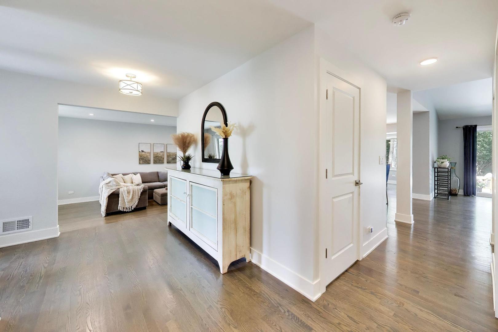 1052 Rolling Pass Glenview, IL 60025 - Photo 2 of 26