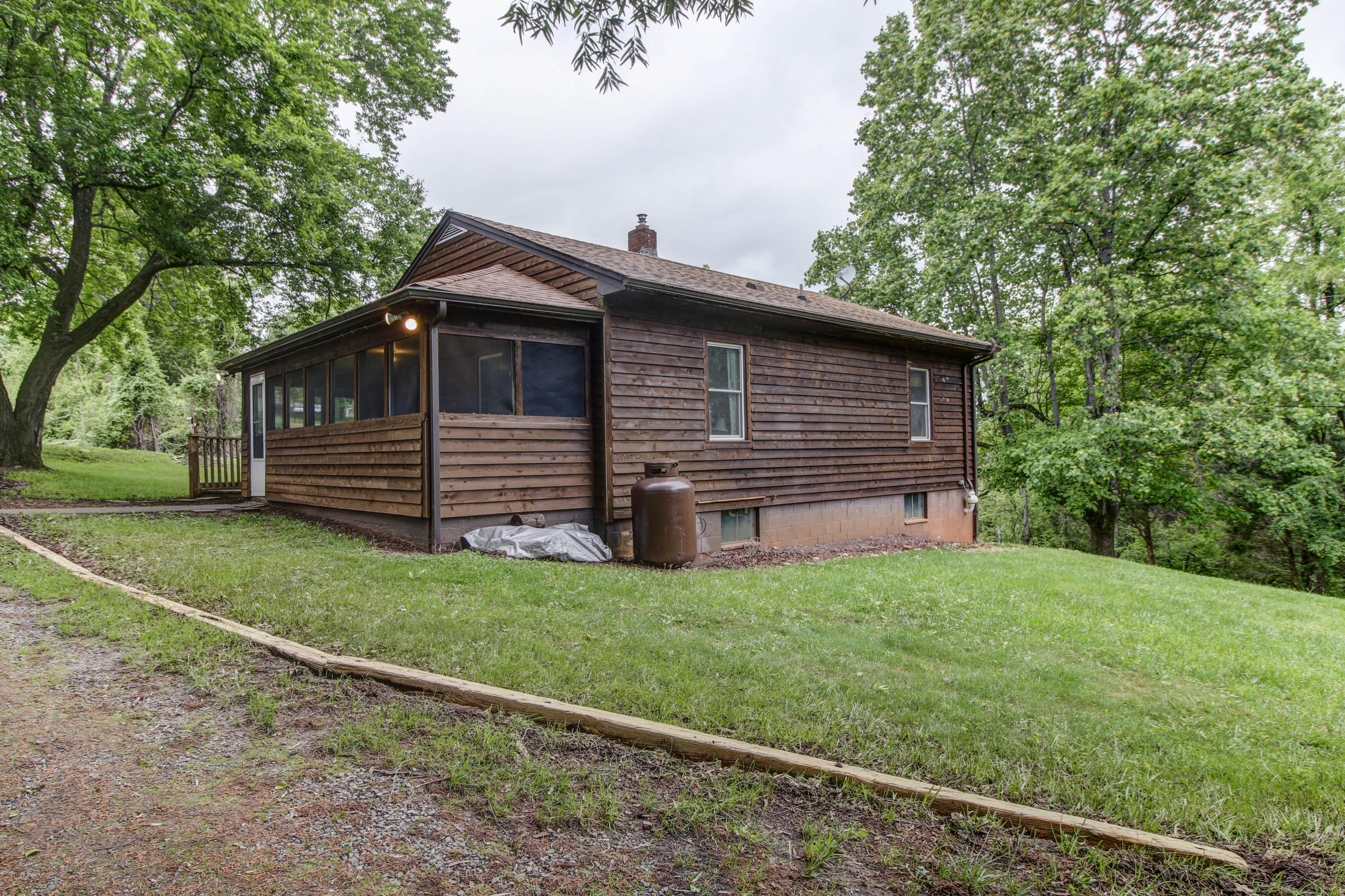 283 Red Valley Road Boones Mill, VA 24065 - Photo 3 of 21 _MG_0455_6_7