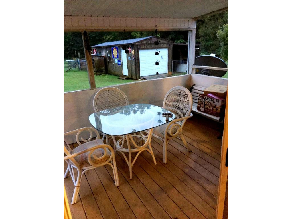 1395 East Stage Coach Road Greeneville, TN 37743 - Photo 21 of 26 Screened in Porch