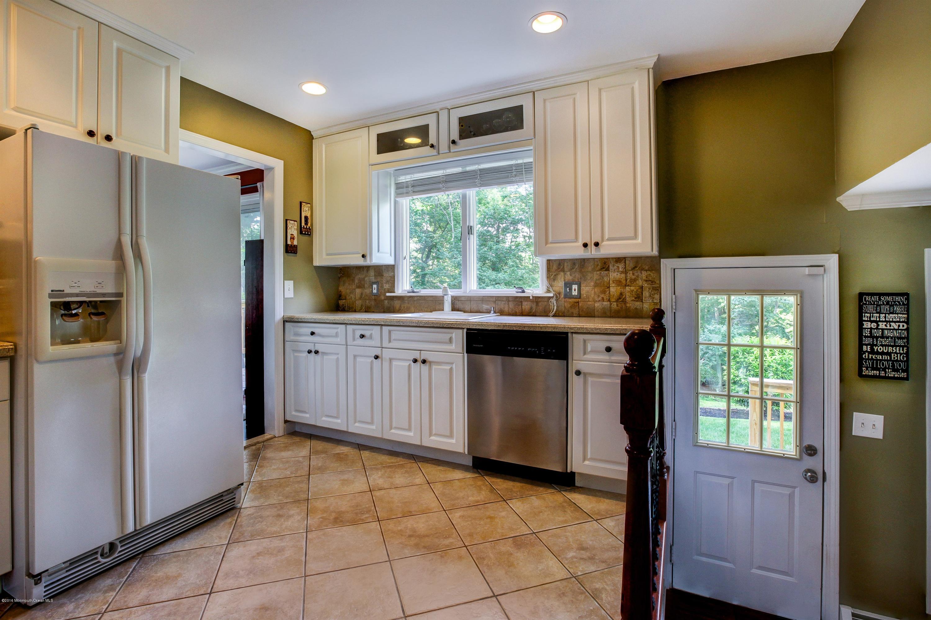 136 Manaqua Road Freehold, NJ 07728 - Photo 11 of 18 011_Kitchen