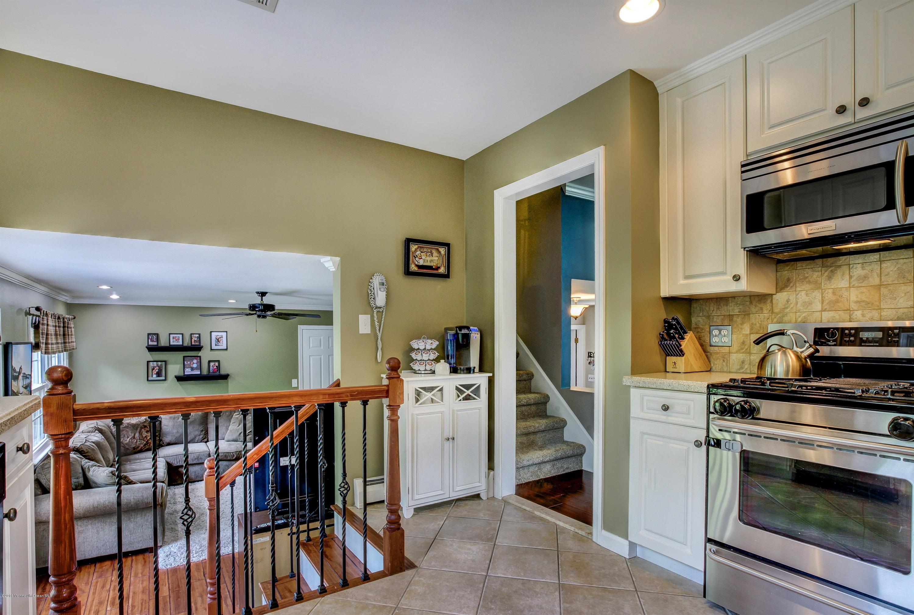 136 Manaqua Road Freehold, NJ 07728 - Photo 12 of 18 012_Kitchen