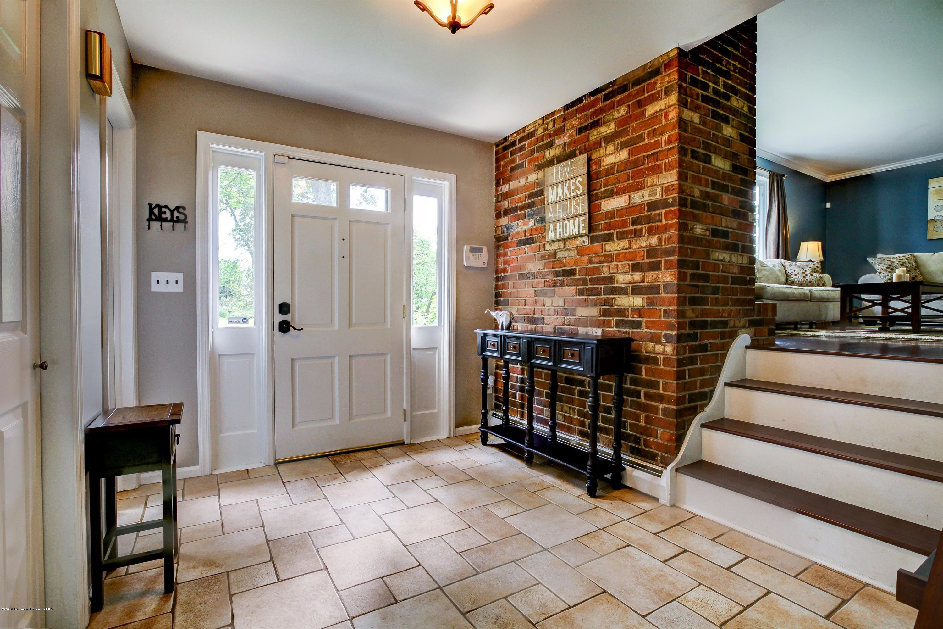 136 Manaqua Road Freehold, NJ 07728 - Photo 4 of 18 004_Foyer