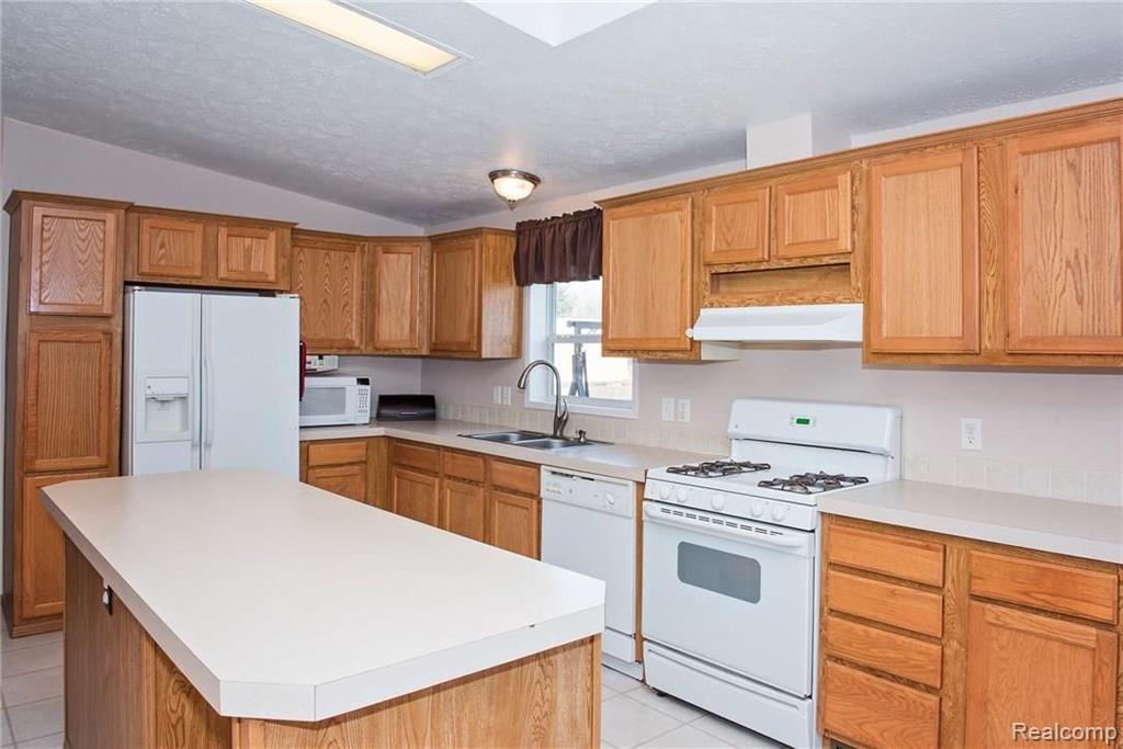 50168 Arkona Road Belleville, MI 48111 - Photo 17 of 39 Gallery Image 17