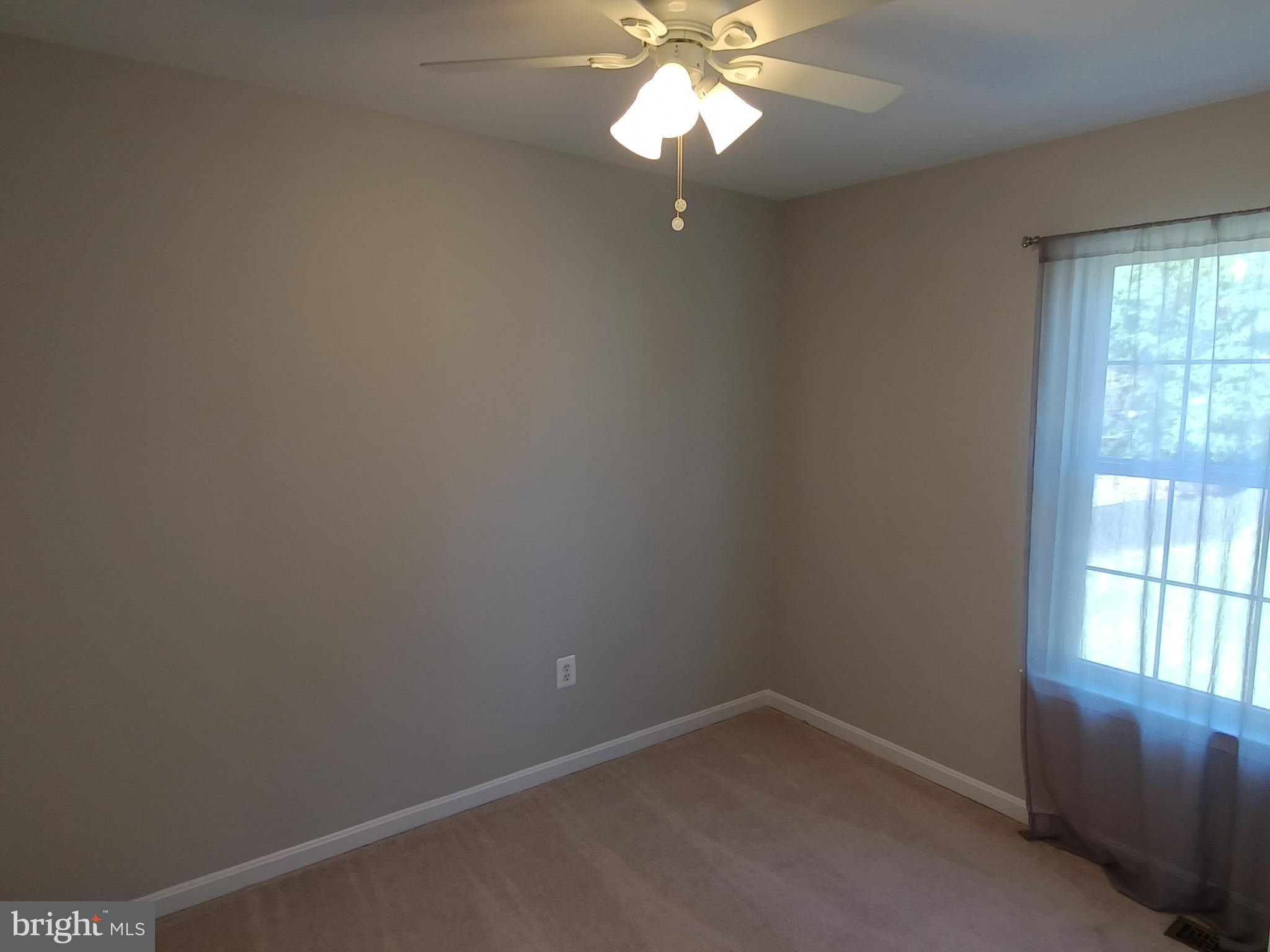 345 Silver Ridge Drive Sterling, VA 20164 - Photo 21 of 36