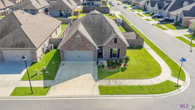 $3,200 | 1343 Rustic Pine Drive, Baton Rouge, LA 70820