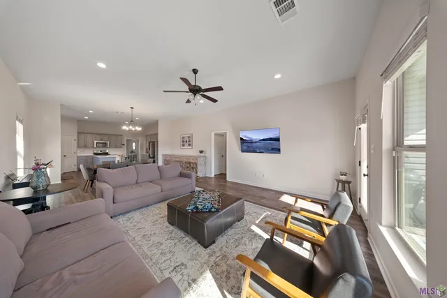 $3,200 | 1343 Rustic Pine Drive, Baton Rouge, LA 70820