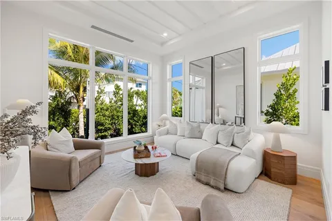 $10,500,000 | 575 13th Avenue South, Naples, FL 34102