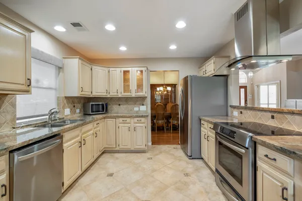 $2,500 | 9631 Bavaria Drive, Houston, TX 77070