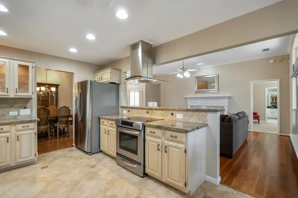 $2,500 | 9631 Bavaria Drive, Houston, TX 77070