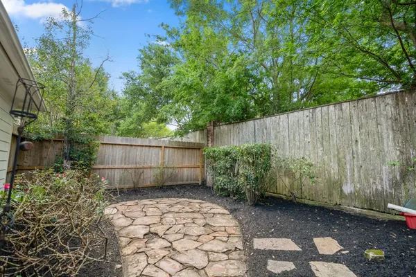 $2,500 | 9631 Bavaria Drive, Houston, TX 77070