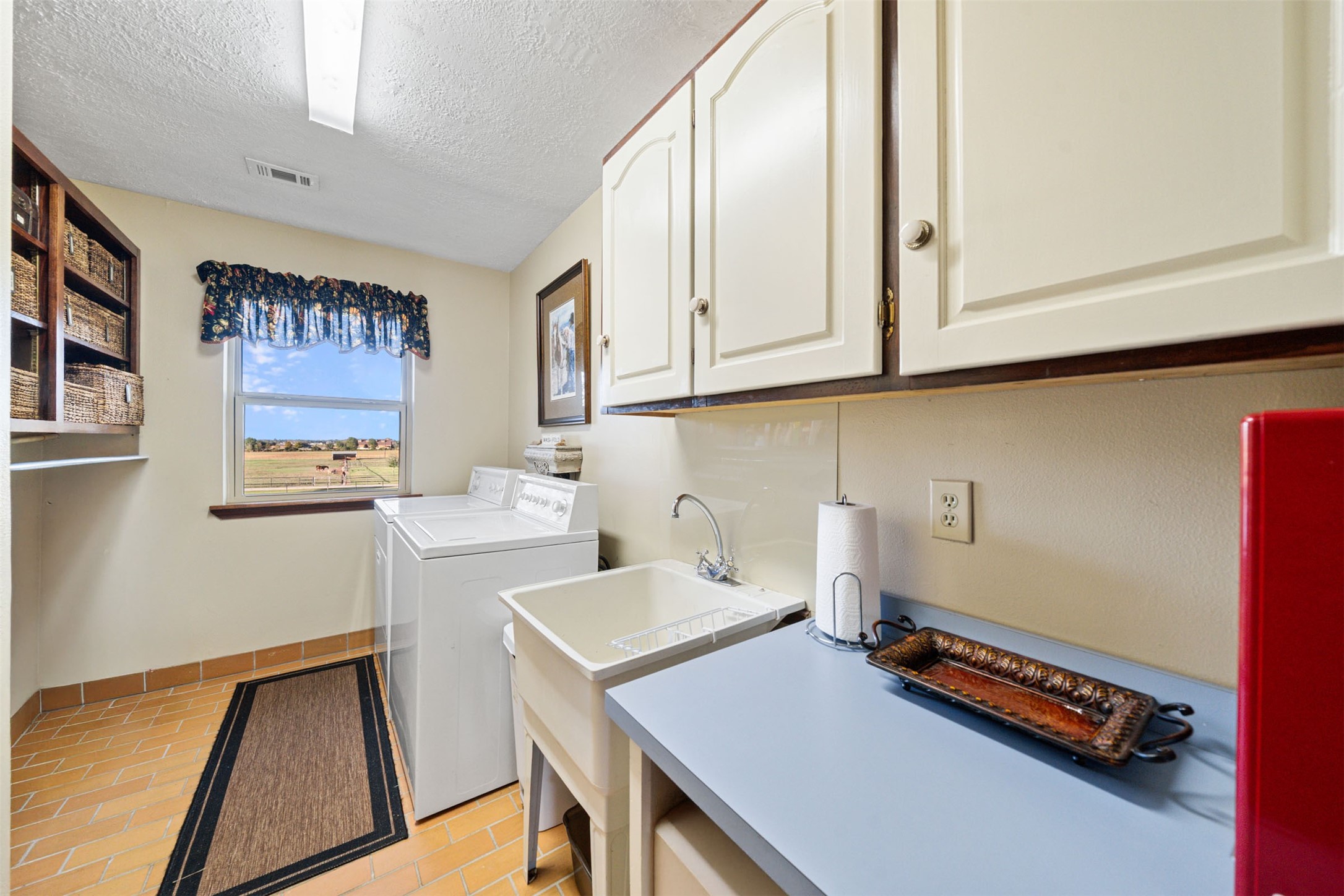 25948 Nelson Road Hempstead, TX 77445 - Photo 24 of 50 a view of a kitchen with workspace and furniture