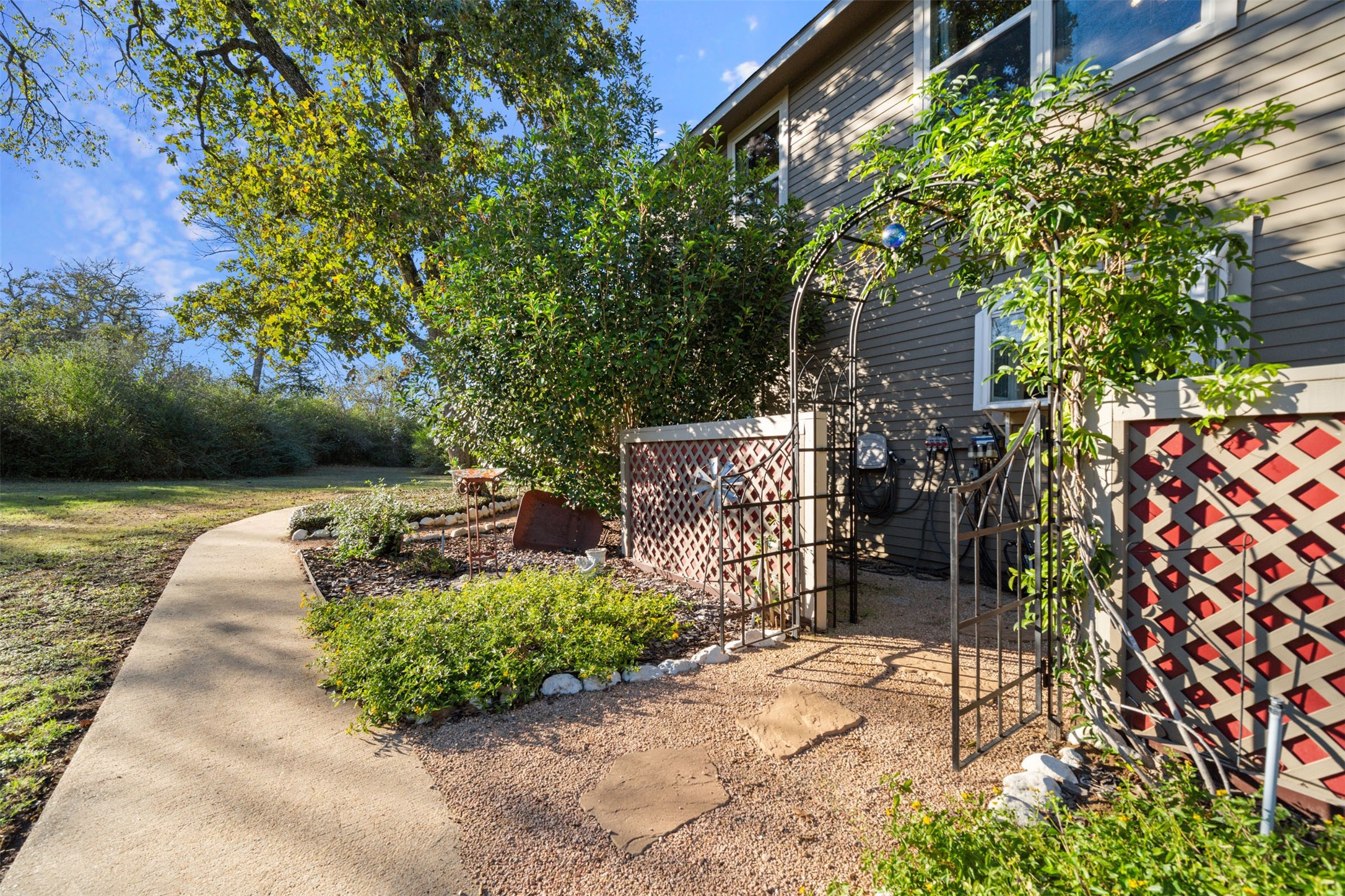 25948 Nelson Road Hempstead, TX 77445 - Photo 37 of 50 a backyard of a house with lots of green space