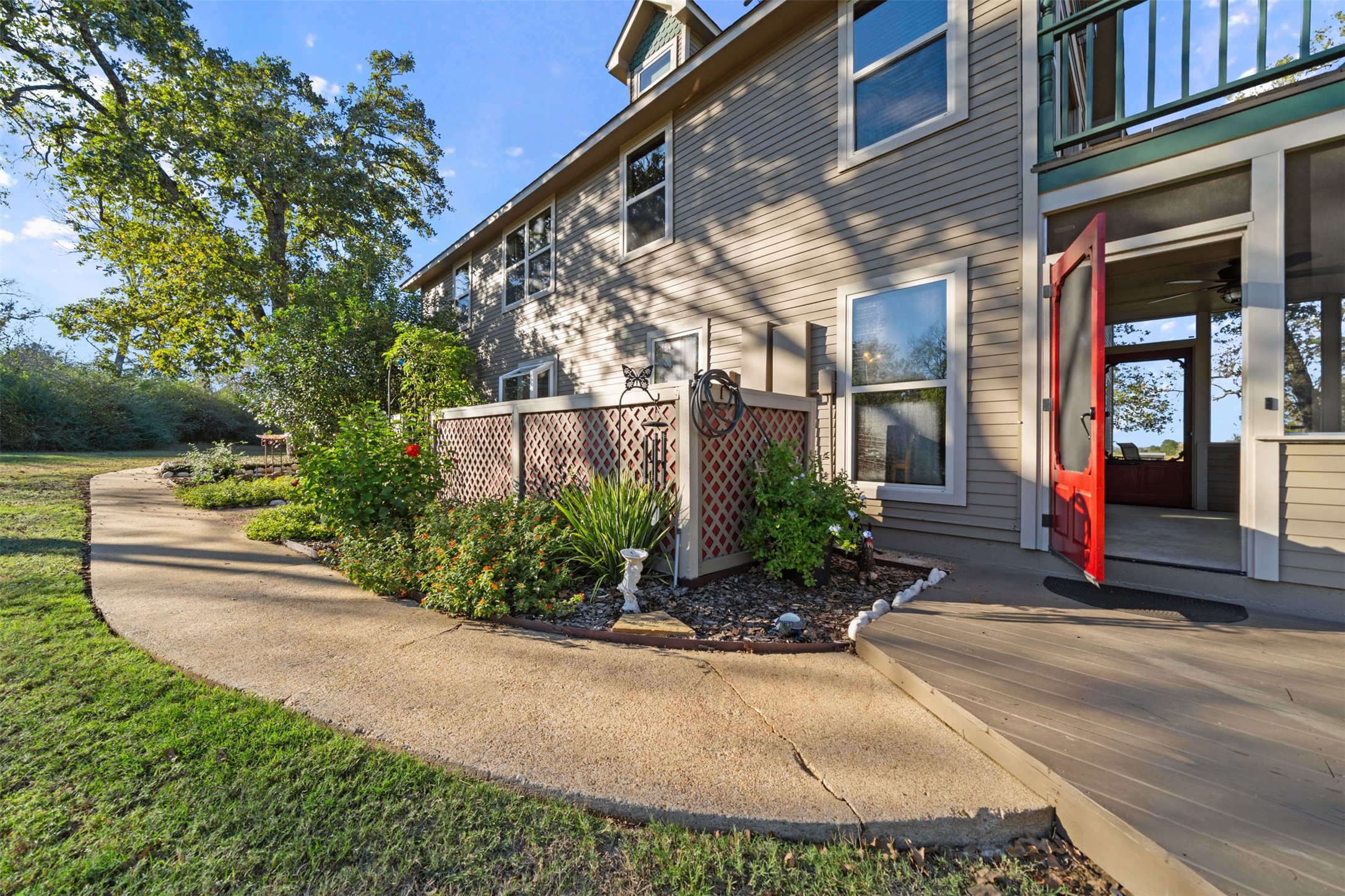 25948 Nelson Road Hempstead, TX 77445 - Photo 39 of 50 a view of a pathway with a house in the background