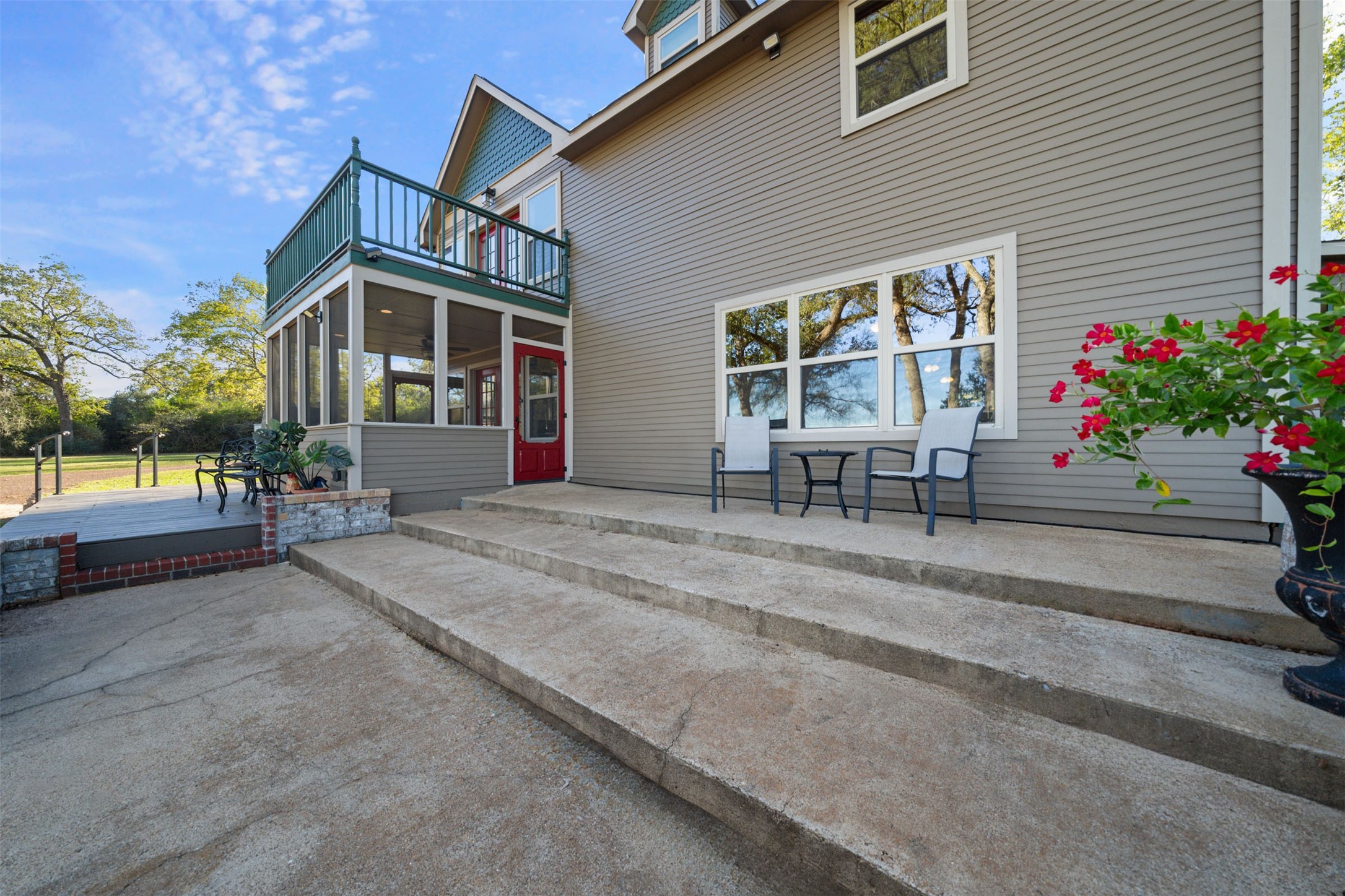 25948 Nelson Road Hempstead, TX 77445 - Photo 41 of 50 a front view of a house with a yard