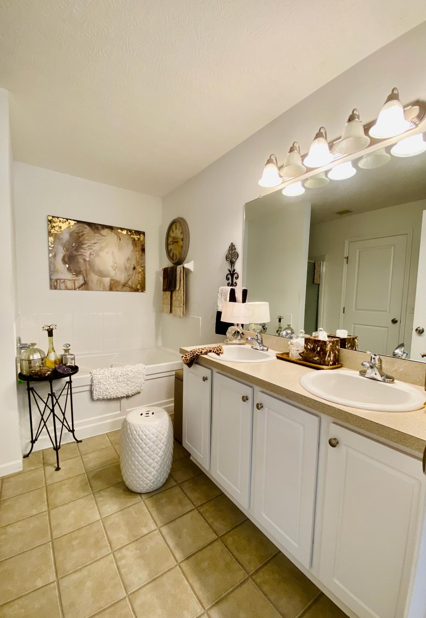 6298 Needletail Road, Unit 28629 Columbus, OH 43230 - Photo 6 of 7 IMG_4094