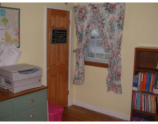 26 Thomas Road Lynnfield, MA 01940 - Photo 13 of 21 Gallery Image 13