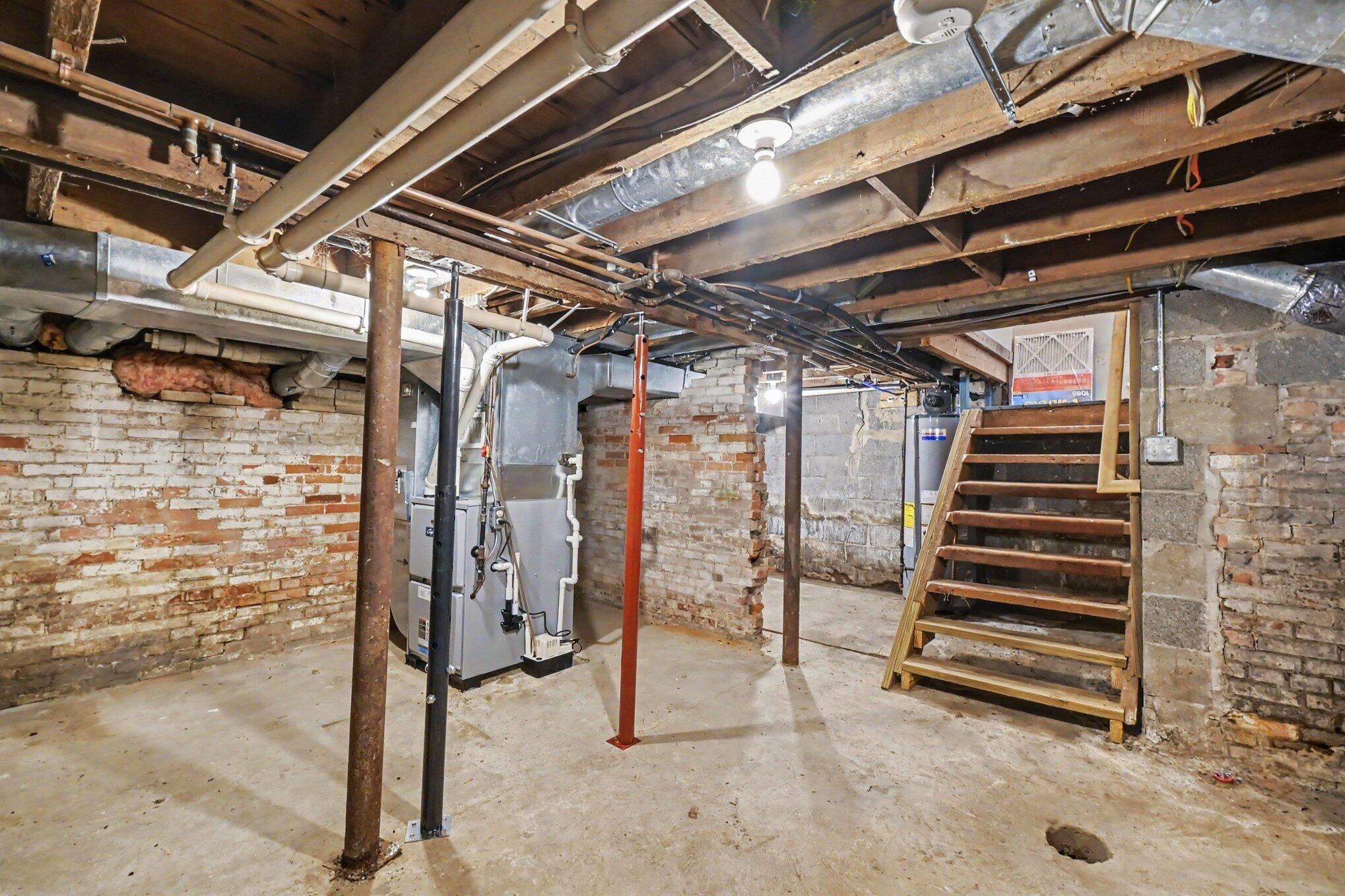 1011 State Street Adrian, MI 49221 - Photo 18 of 37 018_file_1786