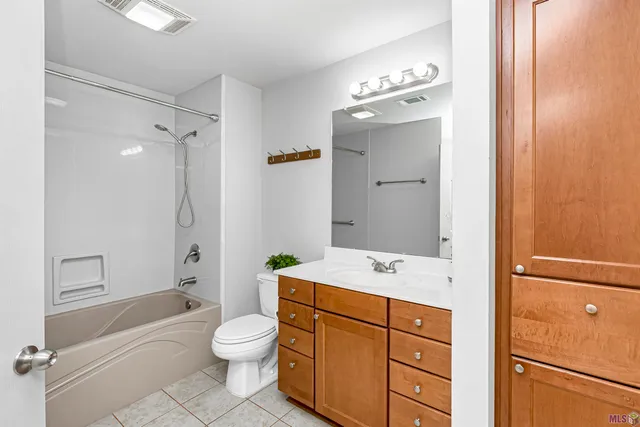 $310,000 | 7111 Village Charmant Drive, Unit 170, Baton Rouge, LA 70809