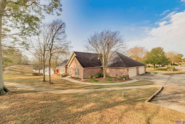 $310,000 | 7111 Village Charmant Drive, Unit 170, Baton Rouge, LA 70809