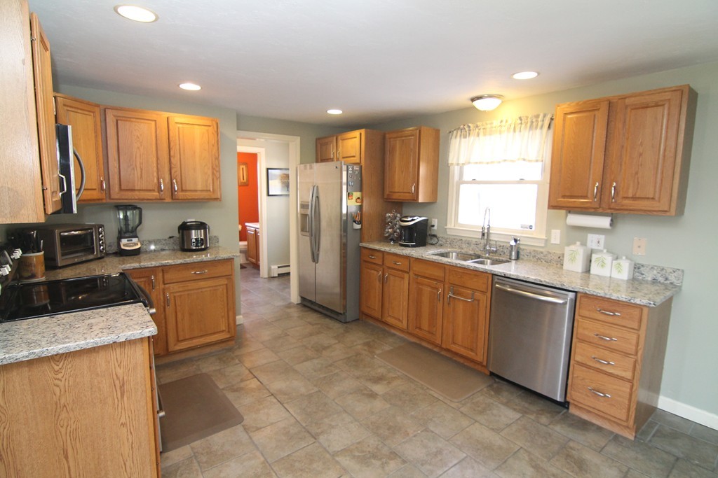 58 Ireta Road Shrewsbury, MA 01545 - Photo 2 of 16 Gallery Image 2