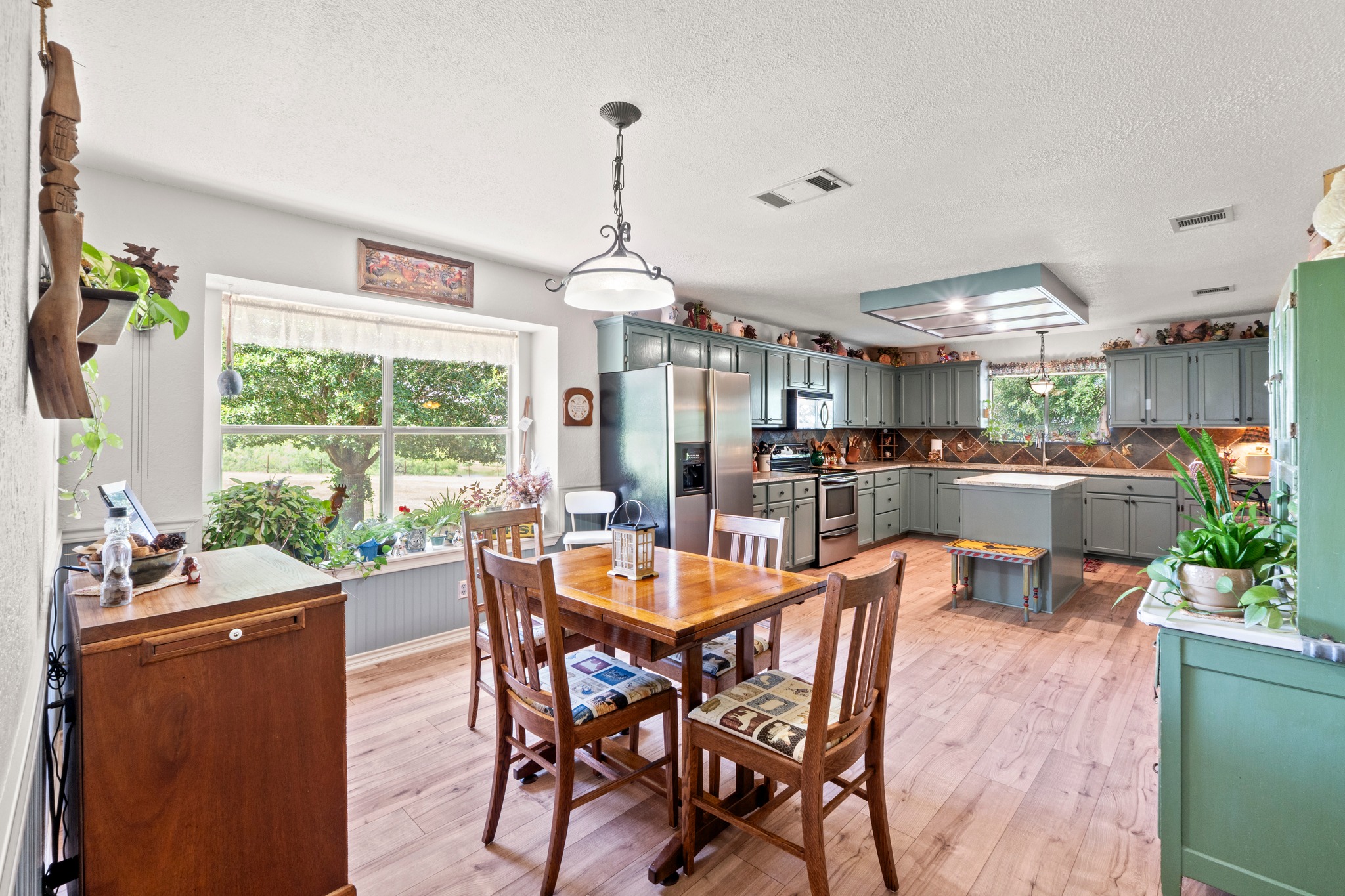701 Berry Lane Georgetown, TX 78626 - Photo 16 of 37 Spacious breakfast area open to kitchen