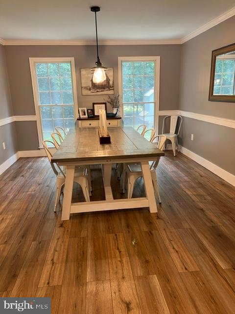8330 Patapsco Road Pasadena, MD 21122 - Photo 23 of 61 Dinning Rm Nice and Wide, Chair Rail, Tall Molding
