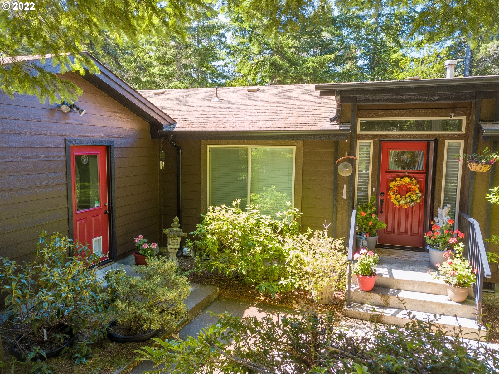 5732 Nicholson Road Florence, OR 97439 - Photo 3 of 31 a front view of a house