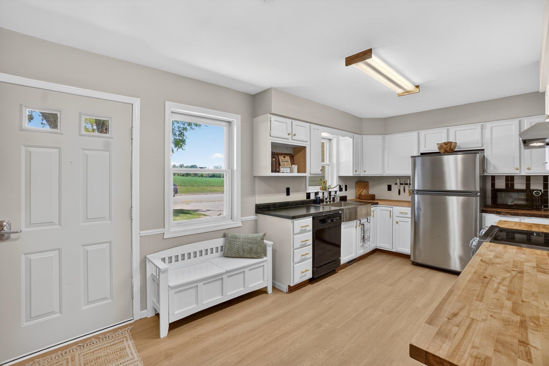 1156 12th Street Baraboo, WI 53913 - Photo 5 of 35