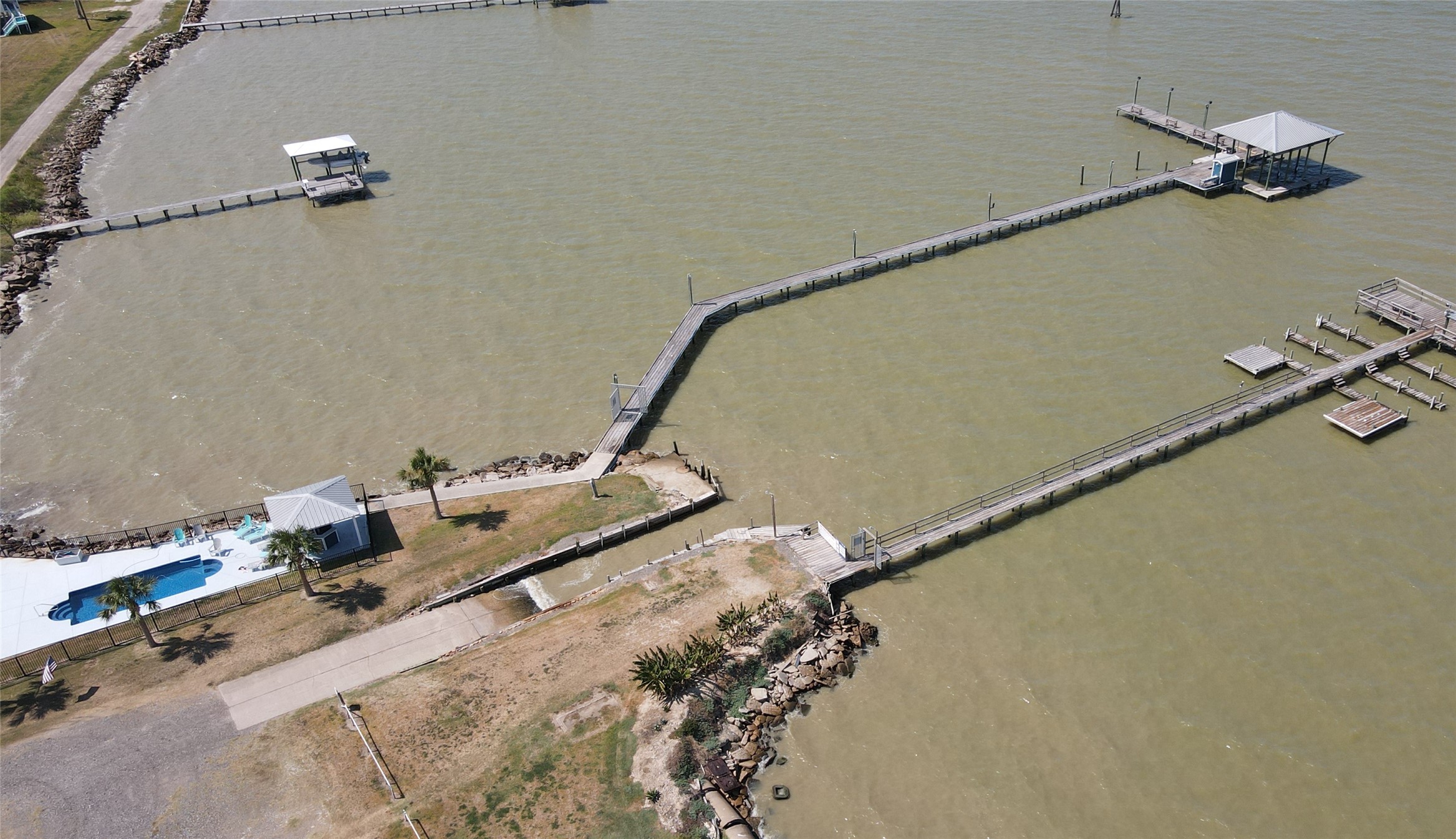 7-8 Cardinal Lane Anahuac, TX 77514 - Photo 6 of 9 a close up of a hanging light
