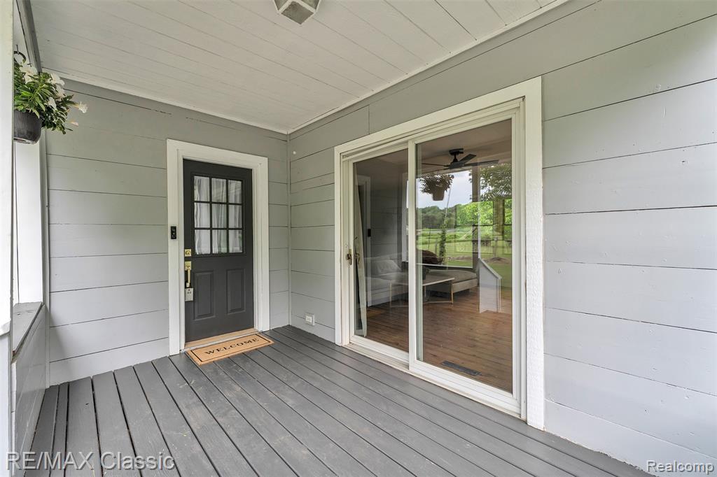 917 Middle Road Highland, MI 48357 - Photo 14 of 97