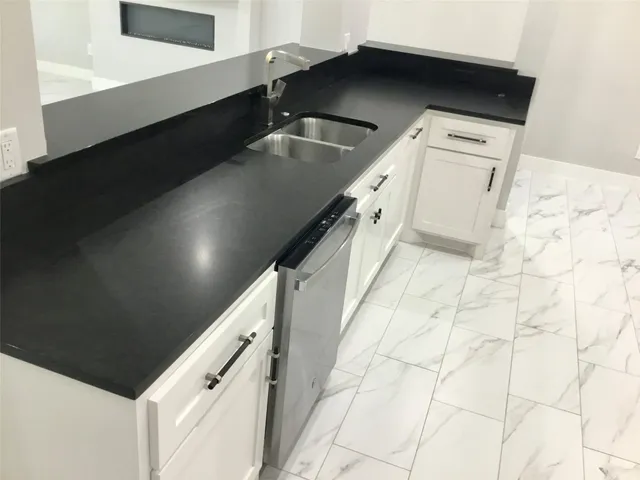 $1,900 | 924 East 2nd Street, Bellville, TX 77418