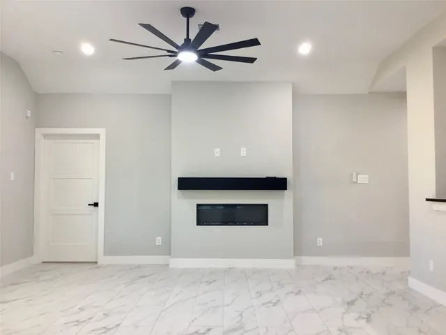 $1,900 | 924 East 2nd Street, Bellville, TX 77418