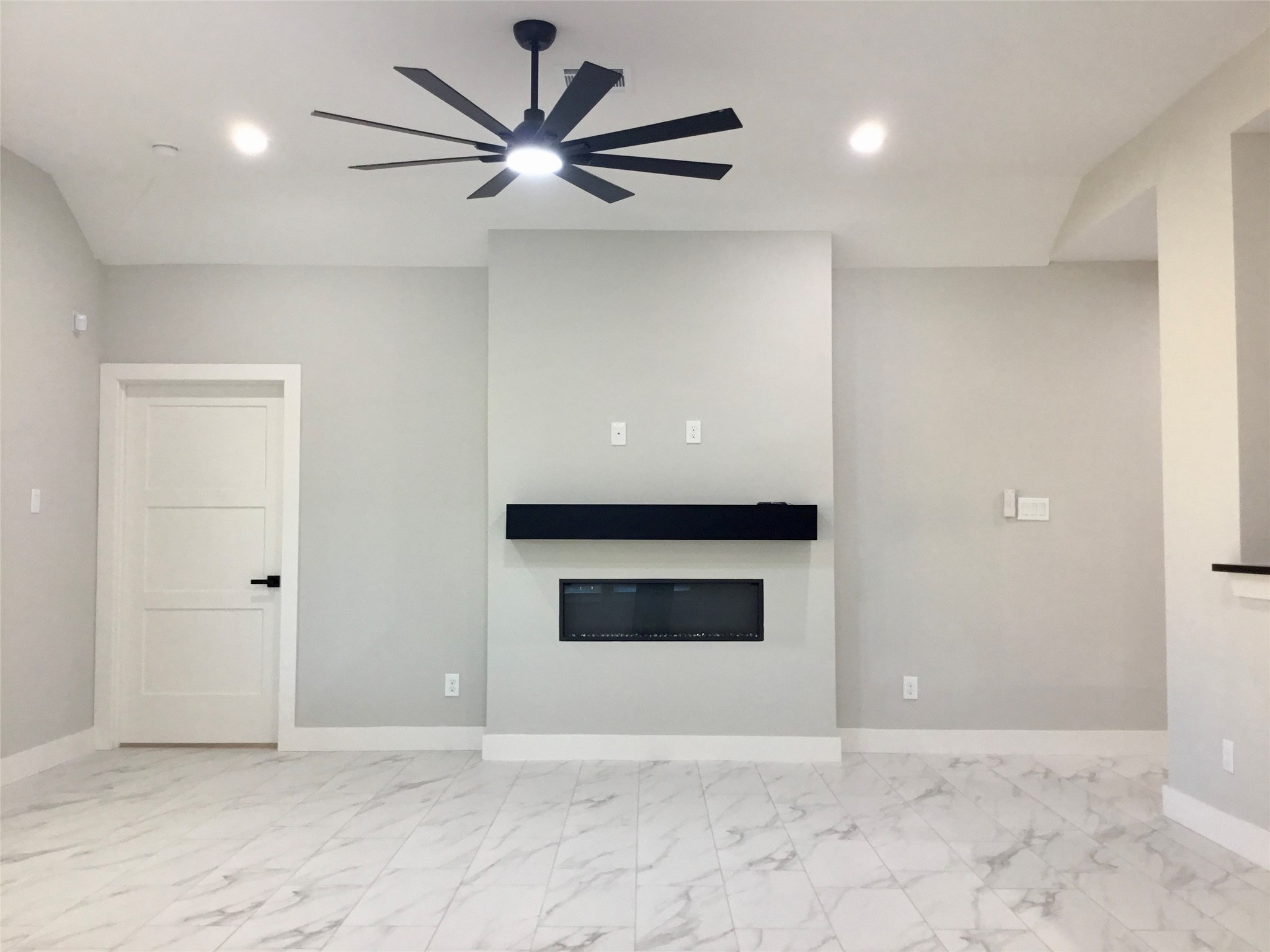 924 East 2nd Street Bellville, TX 77418 - Photo 15 of 38 an empty room with a ceiling fan and a window