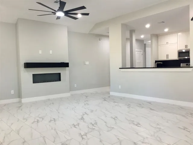 $1,900 | 924 East 2nd Street, Bellville, TX 77418