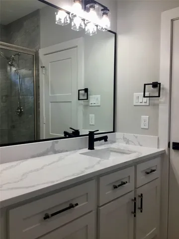 $1,900 | 924 East 2nd Street, Bellville, TX 77418