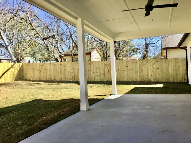 $1,900 | 924 East 2nd Street, Bellville, TX 77418