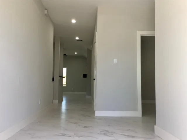 $1,900 | 924 East 2nd Street, Bellville, TX 77418