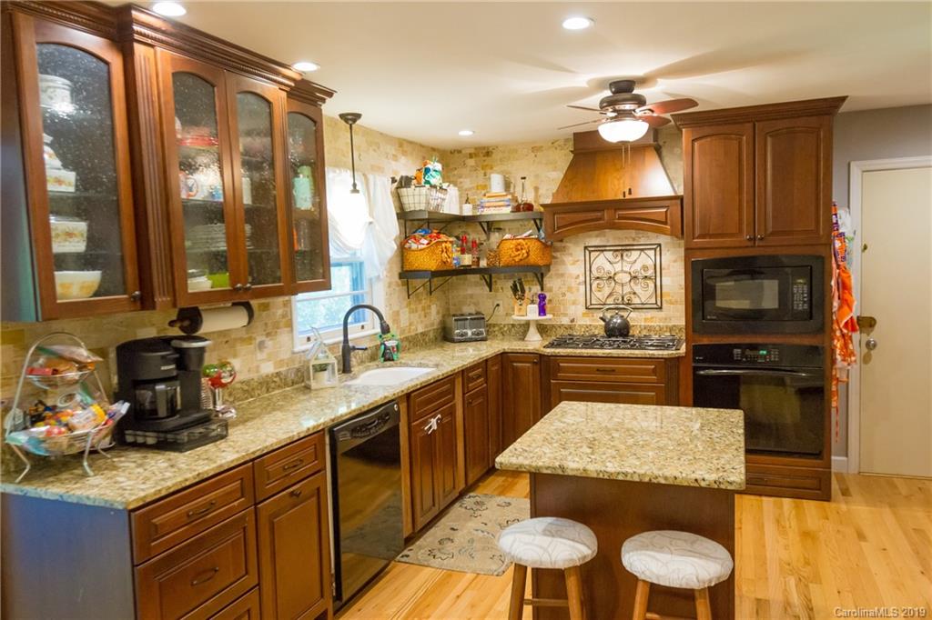 555 Westbrook Road Hendersonville, NC 28739 - Photo 11 of 33 Gallery Image 11